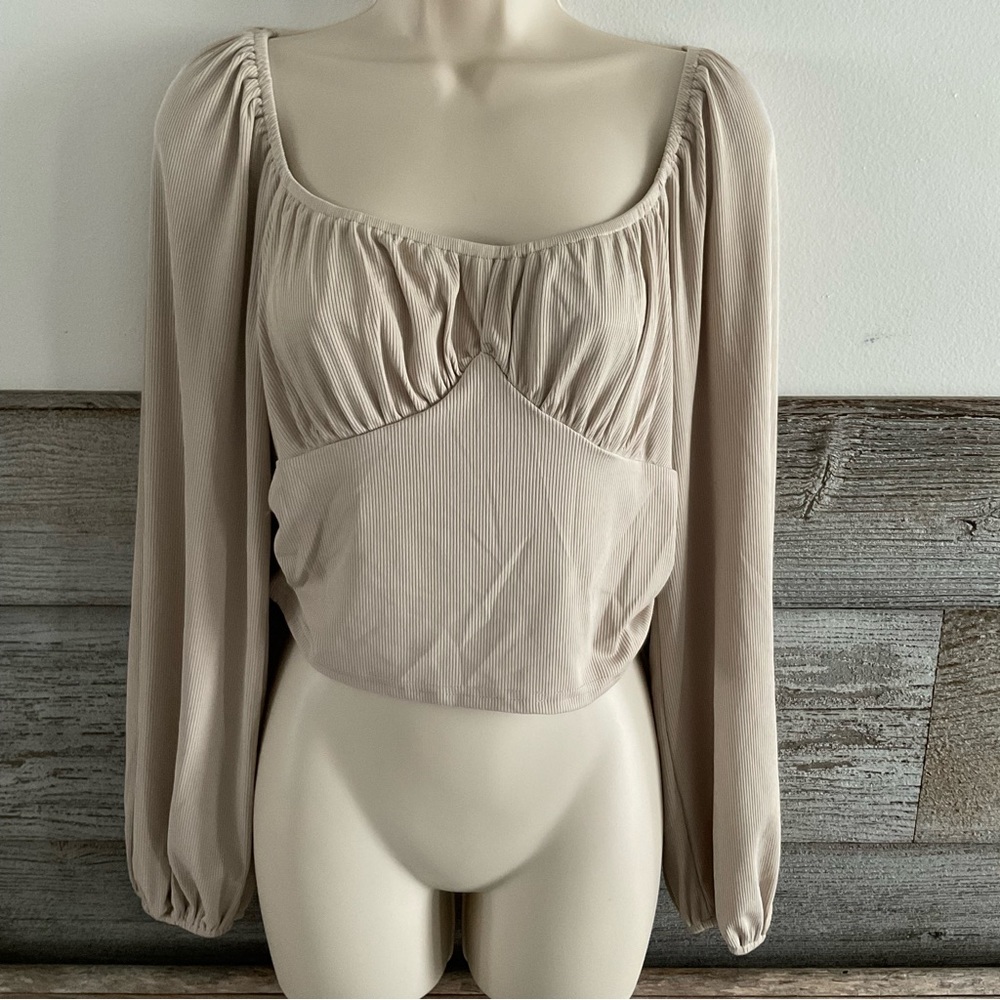 Sweetheart Neck Lantern Sleeve Crop Top in Khaki size Large (G1)